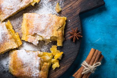 Elmalı strudel pasta