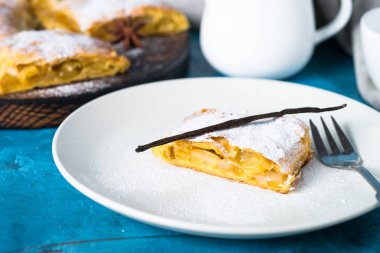 Elmalı strudel pasta