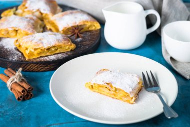 Elmalı strudel pasta