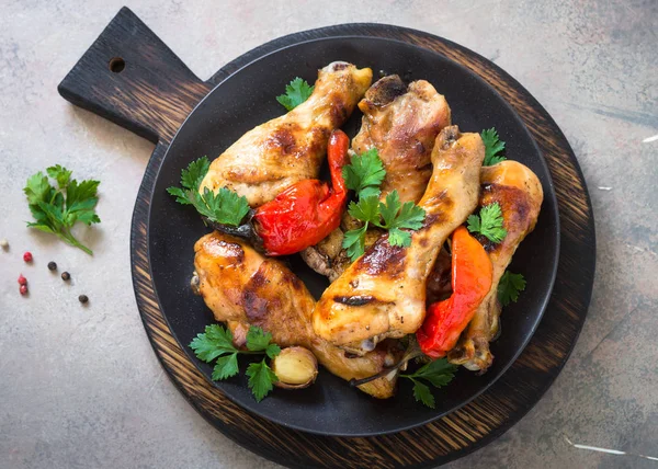 Cosce di pollo grigliate . — Foto Stock