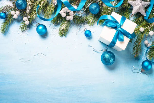 Sfondo di Natale su blu . — Foto Stock