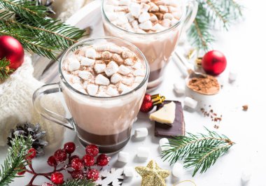 Noel sıcak çikolata veya kakao krema ile.