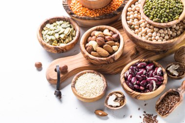 Baklagiller. tohumlar ve fındık beyaz