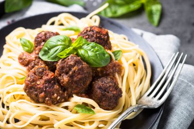 Domates soslu köfte.. 