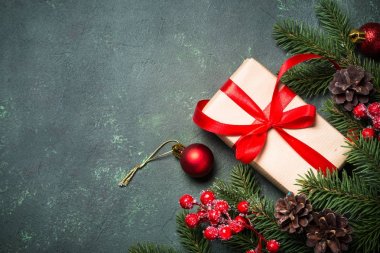 Noel hediye ve süslemeleri ile arka plan.