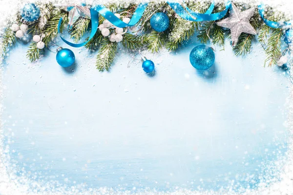 Sfondo di Natale su blu . — Foto Stock