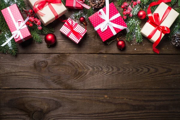 Fondo de Navidad con presente y decoraciones . —  Fotos de Stock