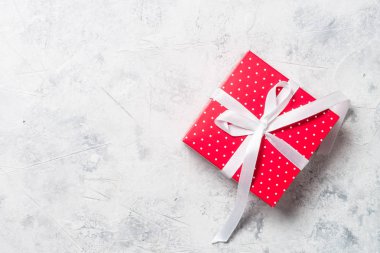 Kırmızı Noel hediye kutusu