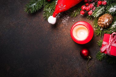 Mum ve dekorasyonlu Noel arkaplanı.