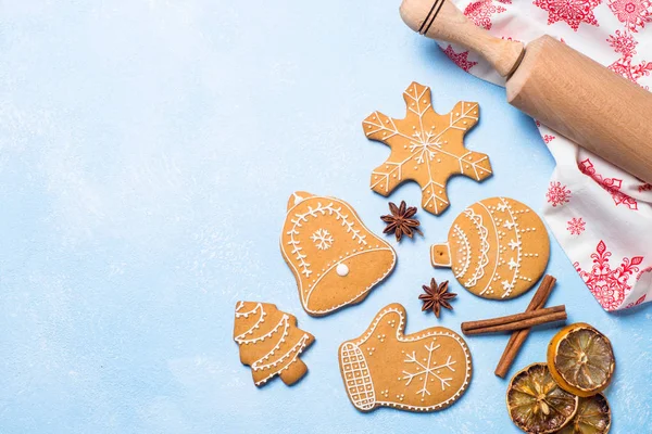 Christmas gingerbread cookies and spices on blue. — Stock Photo, Image