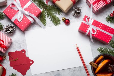 Noel hediyesi kutu ve kağıt levha. 