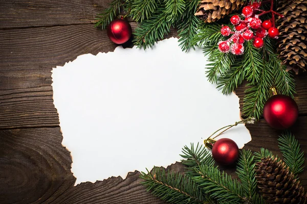 Boże Narodzenie tło z arkusza papieru i dekoracje. — Zdjęcie stockowe