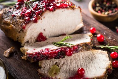 Fırında domuz eti.