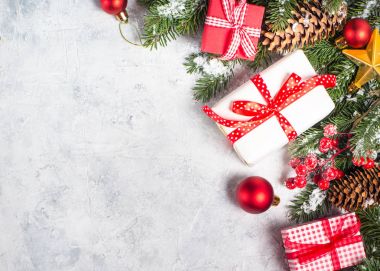 Noel arka plan. çam ağacı, bugünü ve süslemeleri ile.