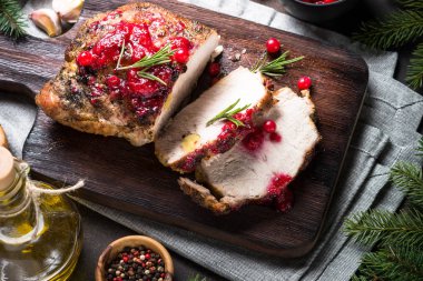 Fırında domuz eti.