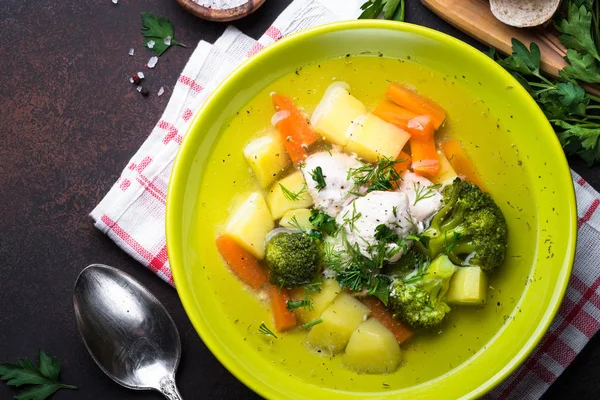 tavuk ve sebze çorbası. 