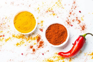 Kara biber ve zerdeçal beyaz 