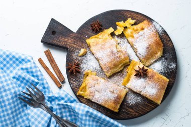 Elmalı strudel pasta