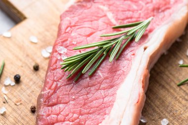 ham sığır eti striploin biftek. 