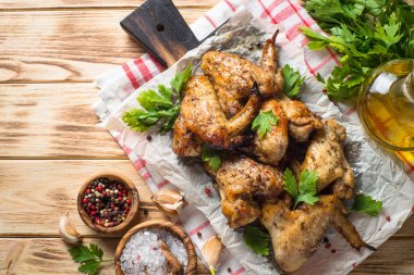 Kızarmış tavuk kanadı..