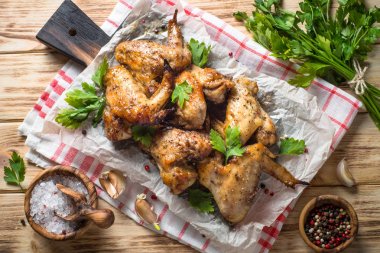 Kızarmış tavuk kanadı..