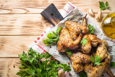 Kızarmış tavuk kanadı..