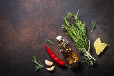 Baharat ve otlar karanlık paslı tablo seçimi.