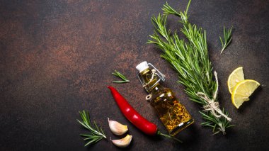 Baharat ve otlar karanlık paslı tablo seçimi.