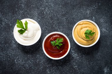 Ağaç klasik sos - ketçap, mayonez, hardal.