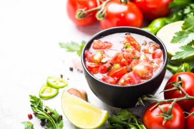 Salsa sosu Meksika yemeği.