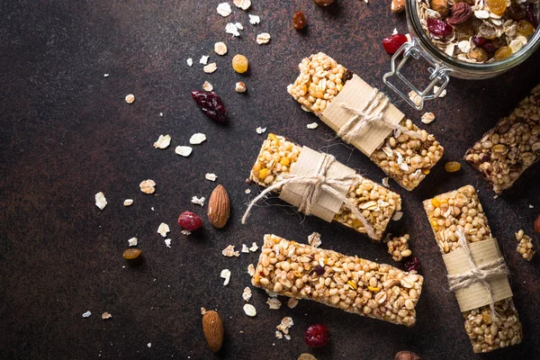 Granola bars on dark stone table. Top view. — Stock Photo, Image