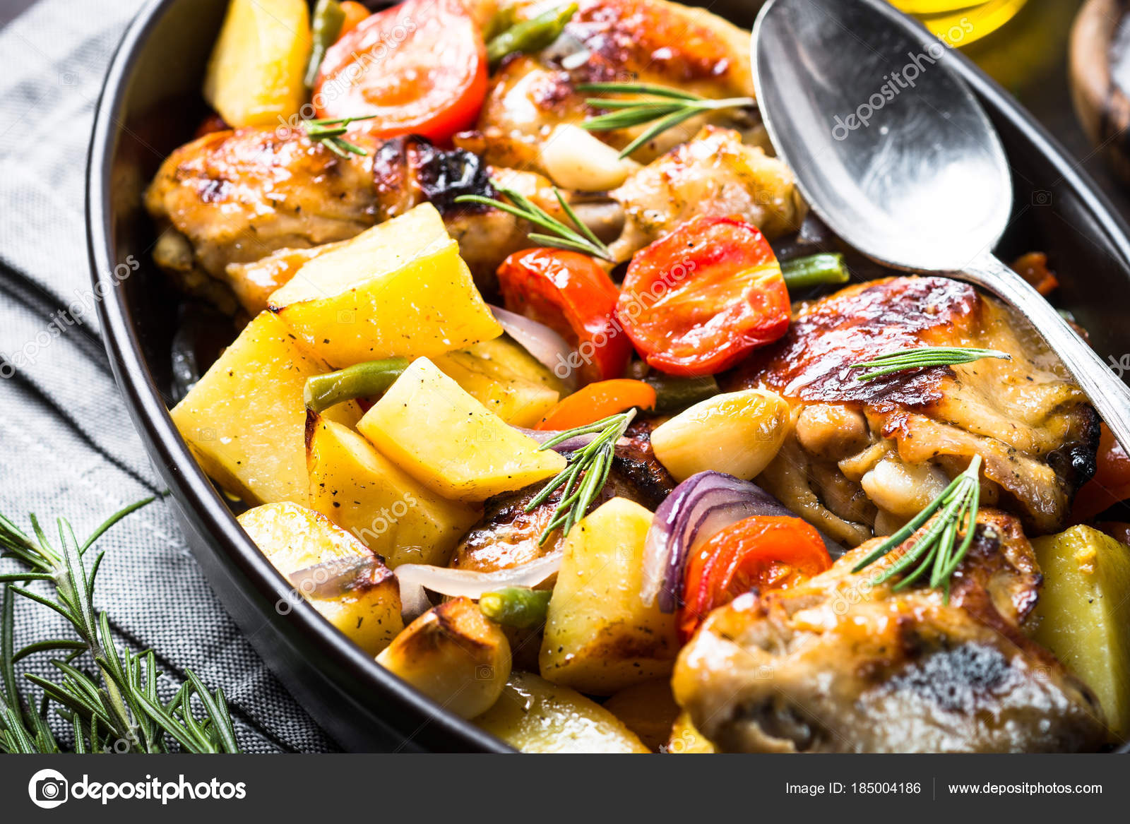 Курица запеченная с овощами Курица запеченная с овощами