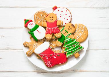 Noel gingerbread üzerinde beyaz masa Üstten Görünüm.