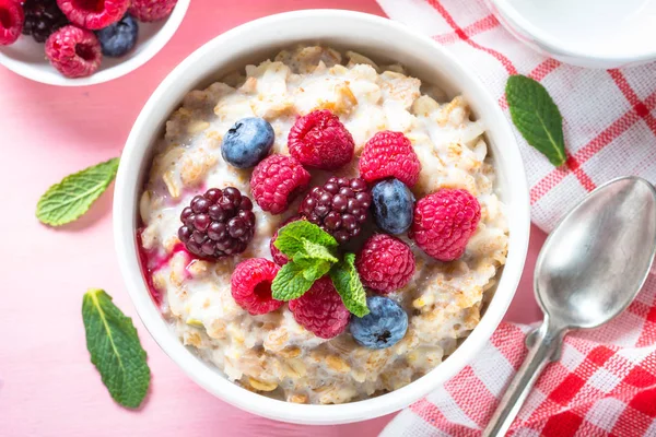Oatmeal porrige with milk and berries top view. — Stock Photo, Image