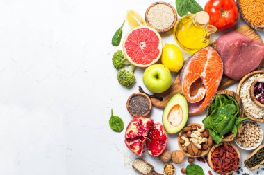 Superfoods beyaz arka plan üzerinde. Sağlıklı beslenme.