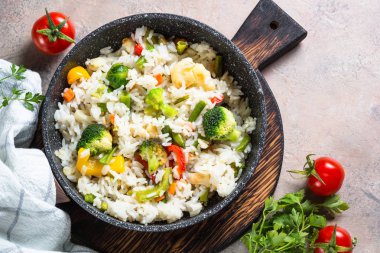 Sebze risotto Üstten Görünüm.