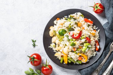 Sebze risotto Üstten Görünüm.