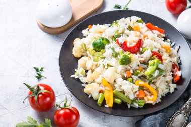 Sebze risotto Üstten Görünüm.