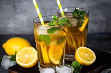 Buzlu çay. Soğuk Yaz içeceği.