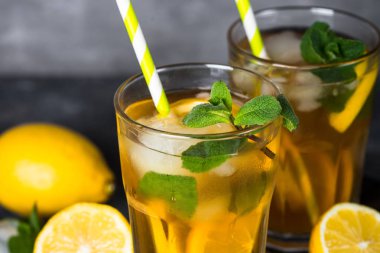 Buzlu çay. Soğuk Yaz içeceği.