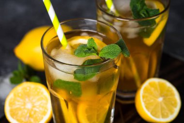 Buzlu çay. Soğuk Yaz içeceği.