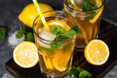 Buzlu çay. Soğuk Yaz içeceği.