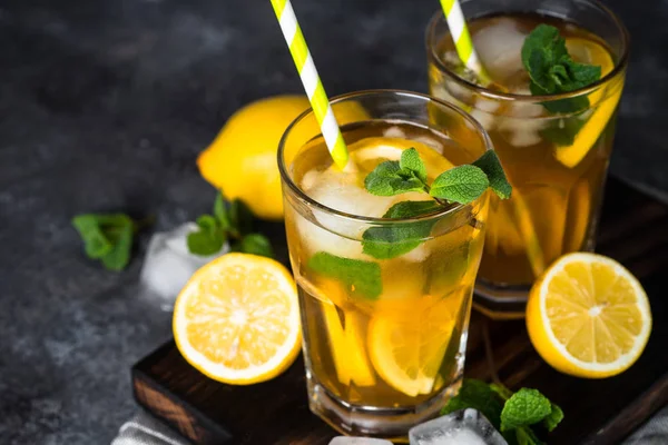 Iced tea. Cold summer drink. — Stock Photo, Image