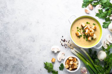 croutons mantar çorbası püre