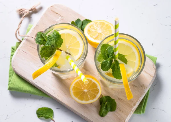 Limonade kaltes Sommergetränk. — Stockfoto