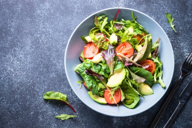 Taze yeşil salata Üstten Görünüm.