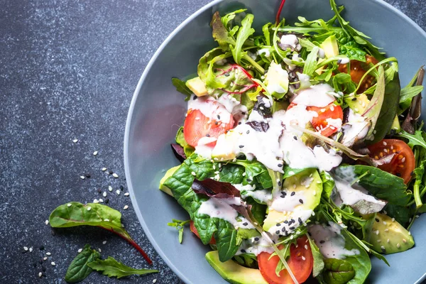 Frischer grüner Salat von oben. — Stockfoto