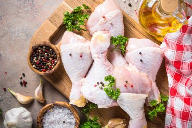 Tavuk sopaları. Üstten Görünüm.