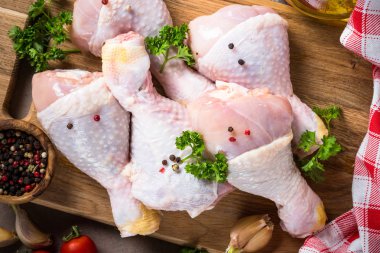 Tavuk sopaları. Üstten Görünüm.