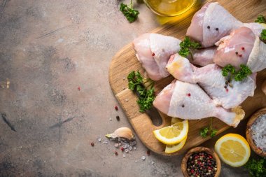 Tavuk sopaları. Üstten Görünüm.